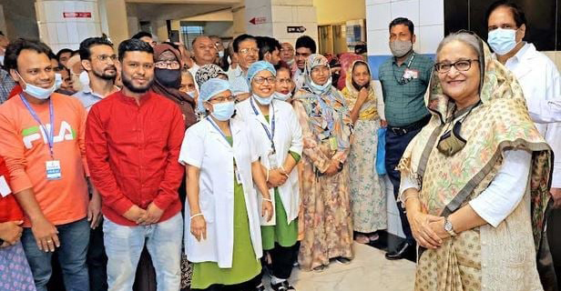 প্রধানমন্ত্রী সাধারণ রোগী হিসেবে চোখের চ